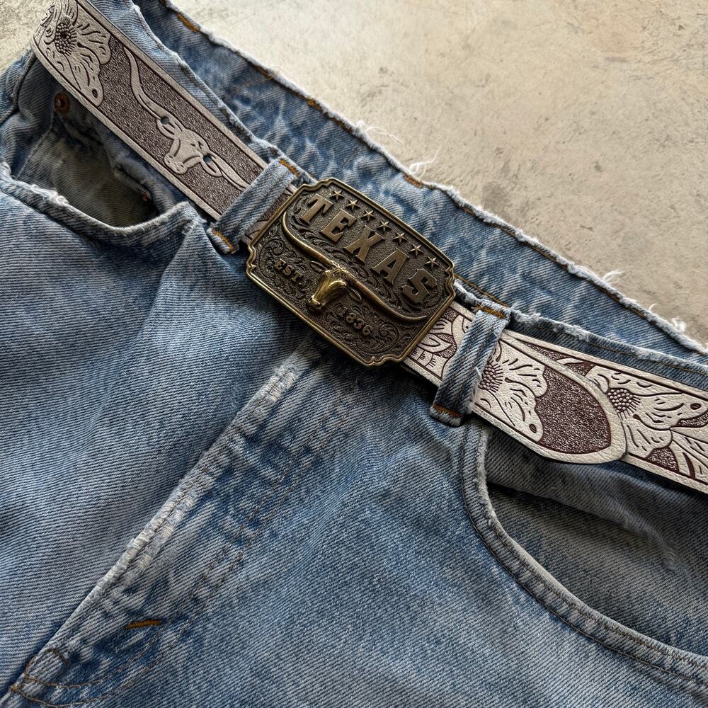 Vintage y2k style Texas Longhorn Western Belt Buckle with White Tooled Leather